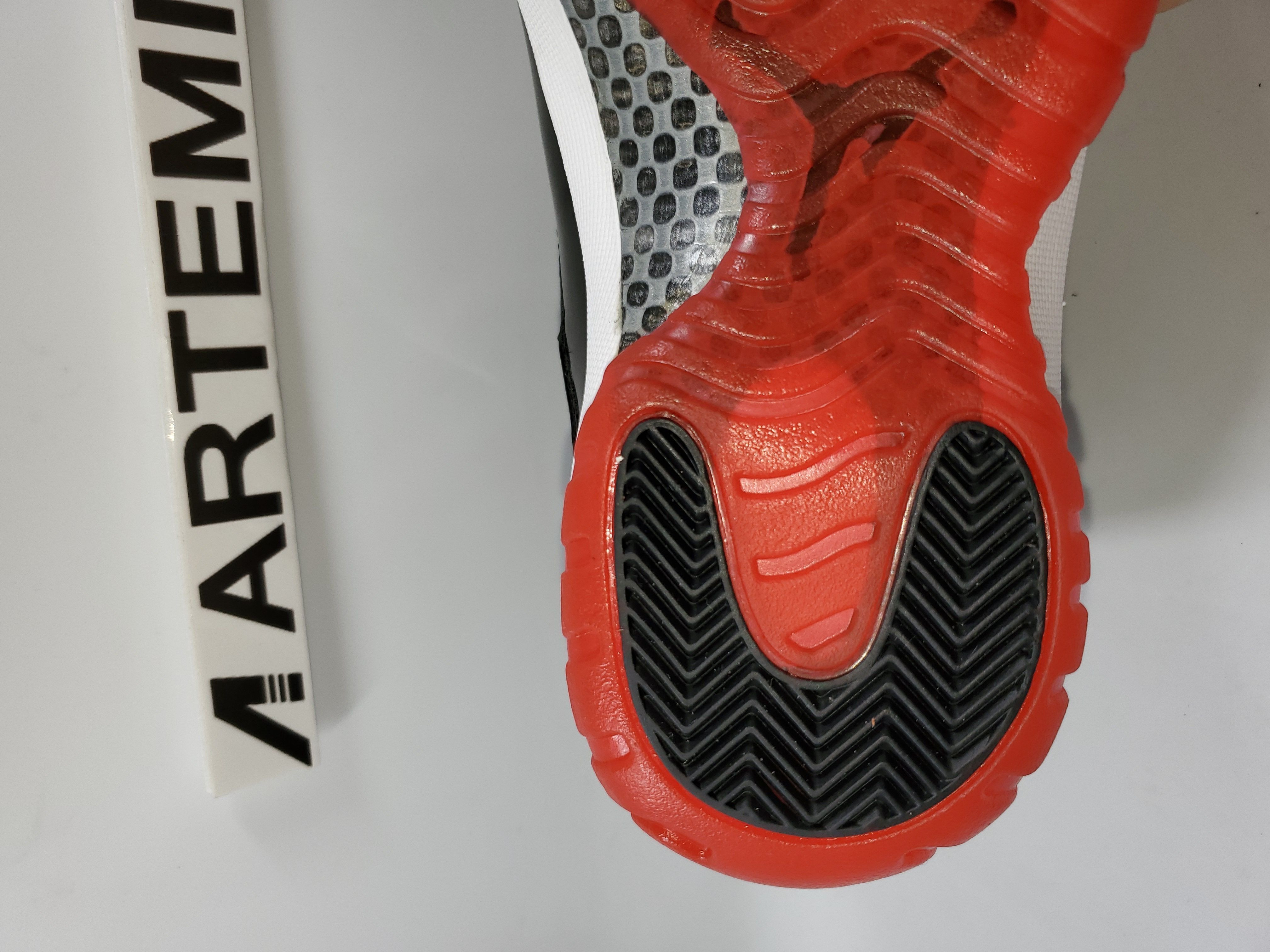 Air Jordan 11 Retro Playoffs (2012)