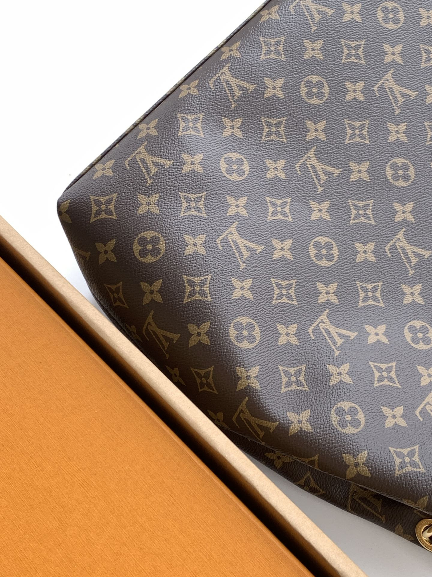 LV Again M25877 53x30x15.5cm