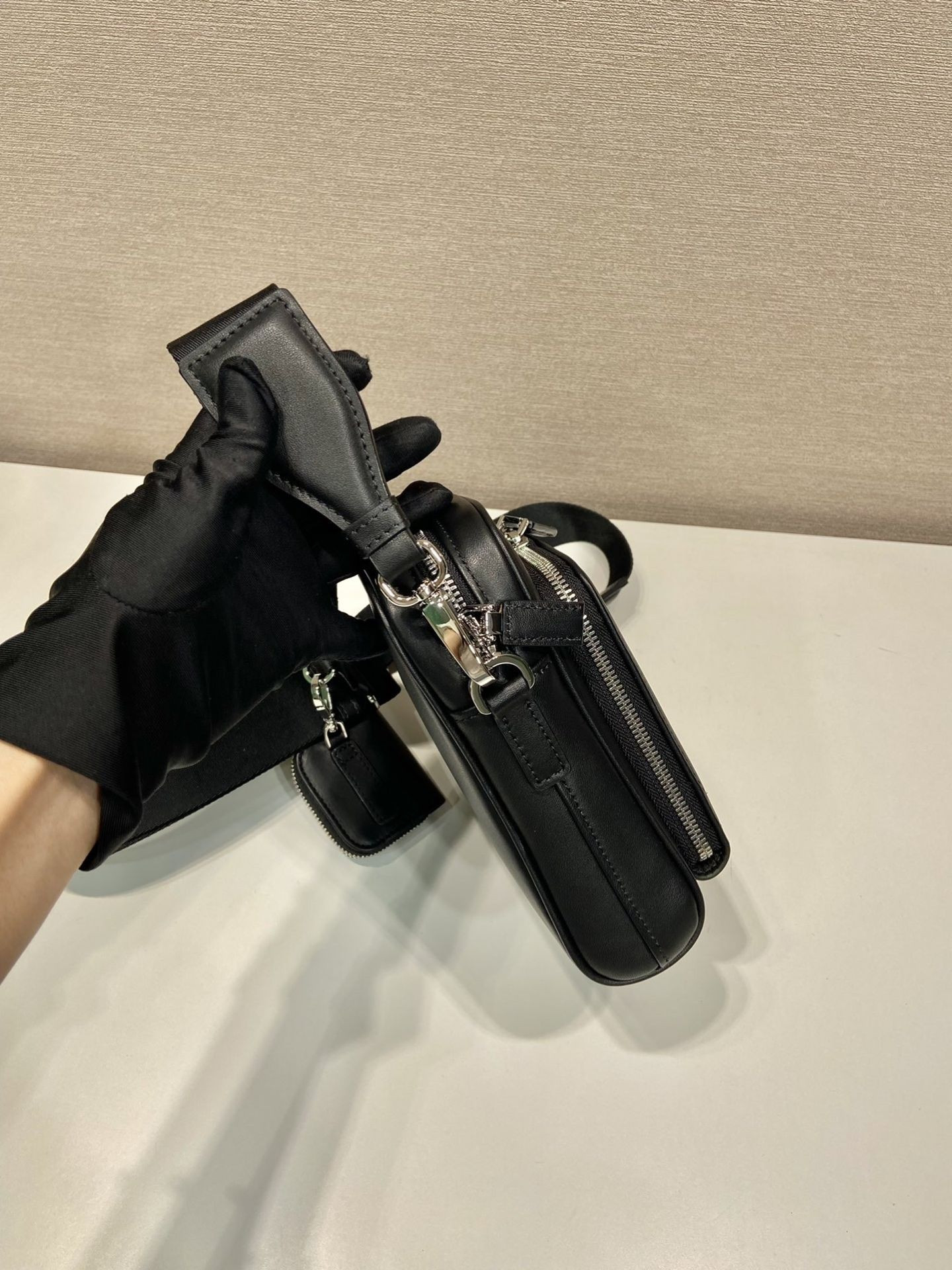 Pra*a leather bag 16x18.5x5cm