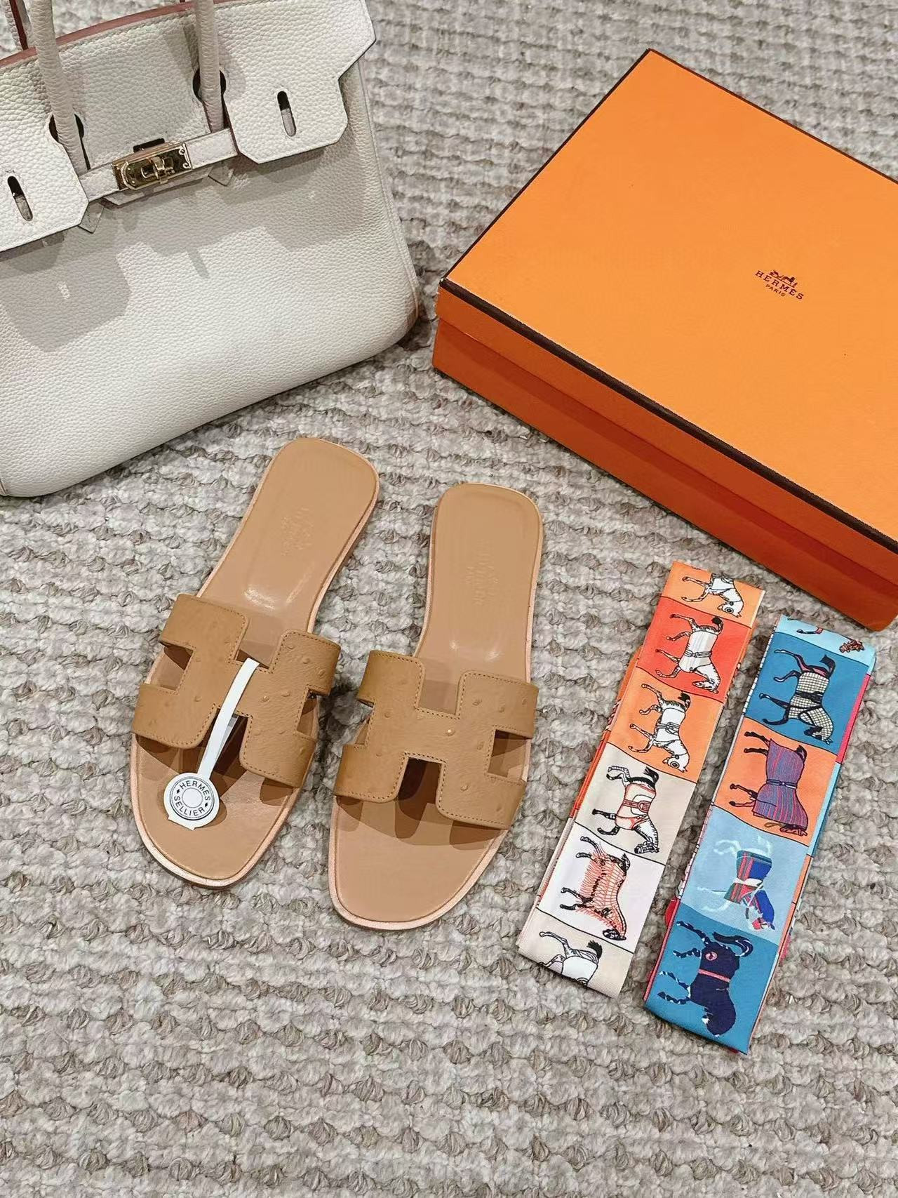 ua H**me5 oran sandal
