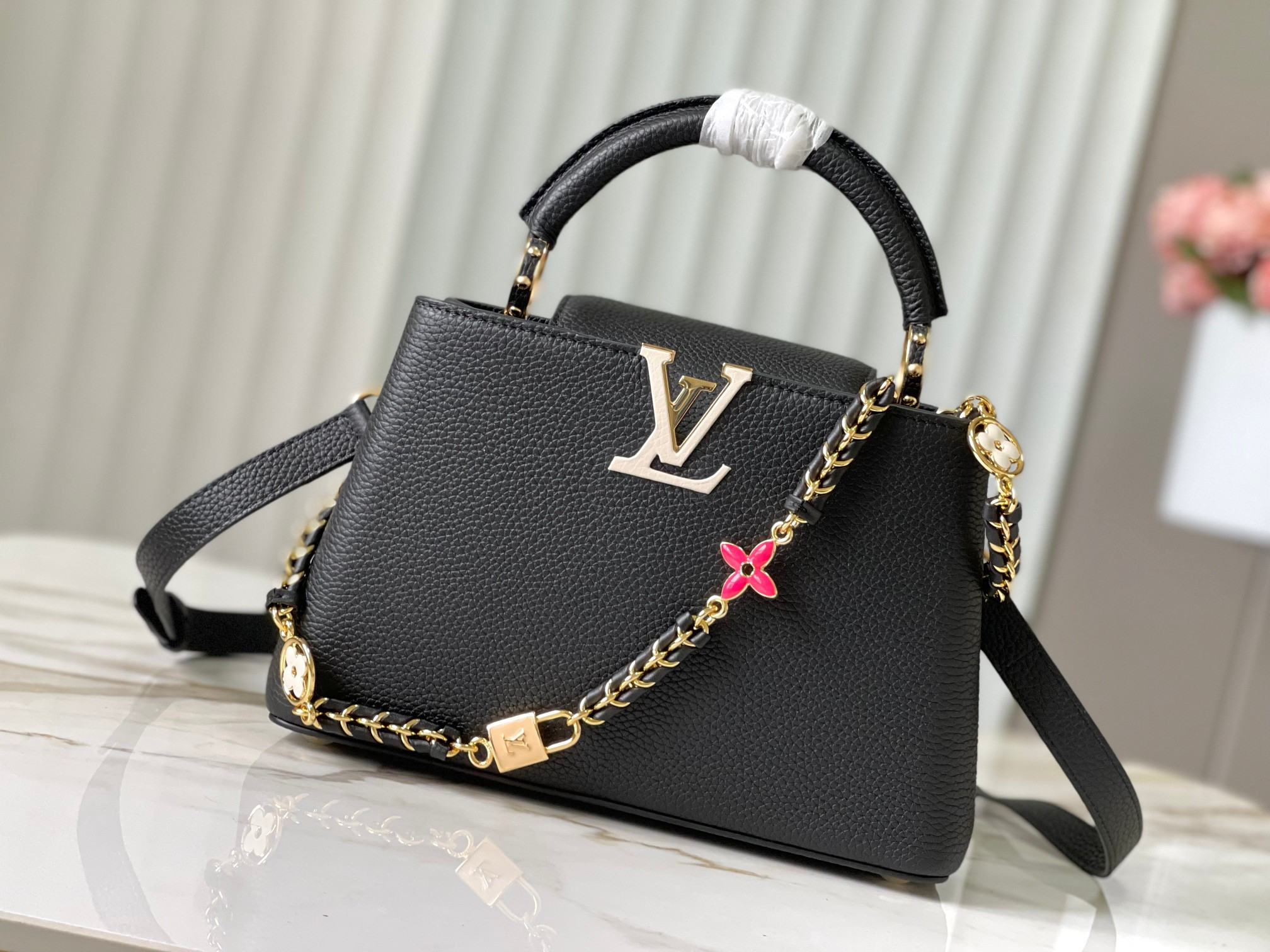 LV Capucines BB M48865 27 x18 x 9 cm