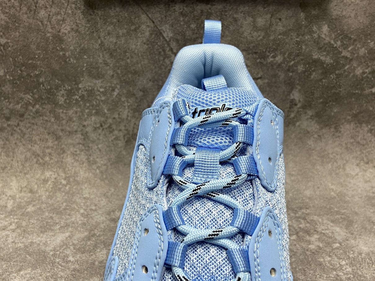 Balenciga Triple S Light Blue