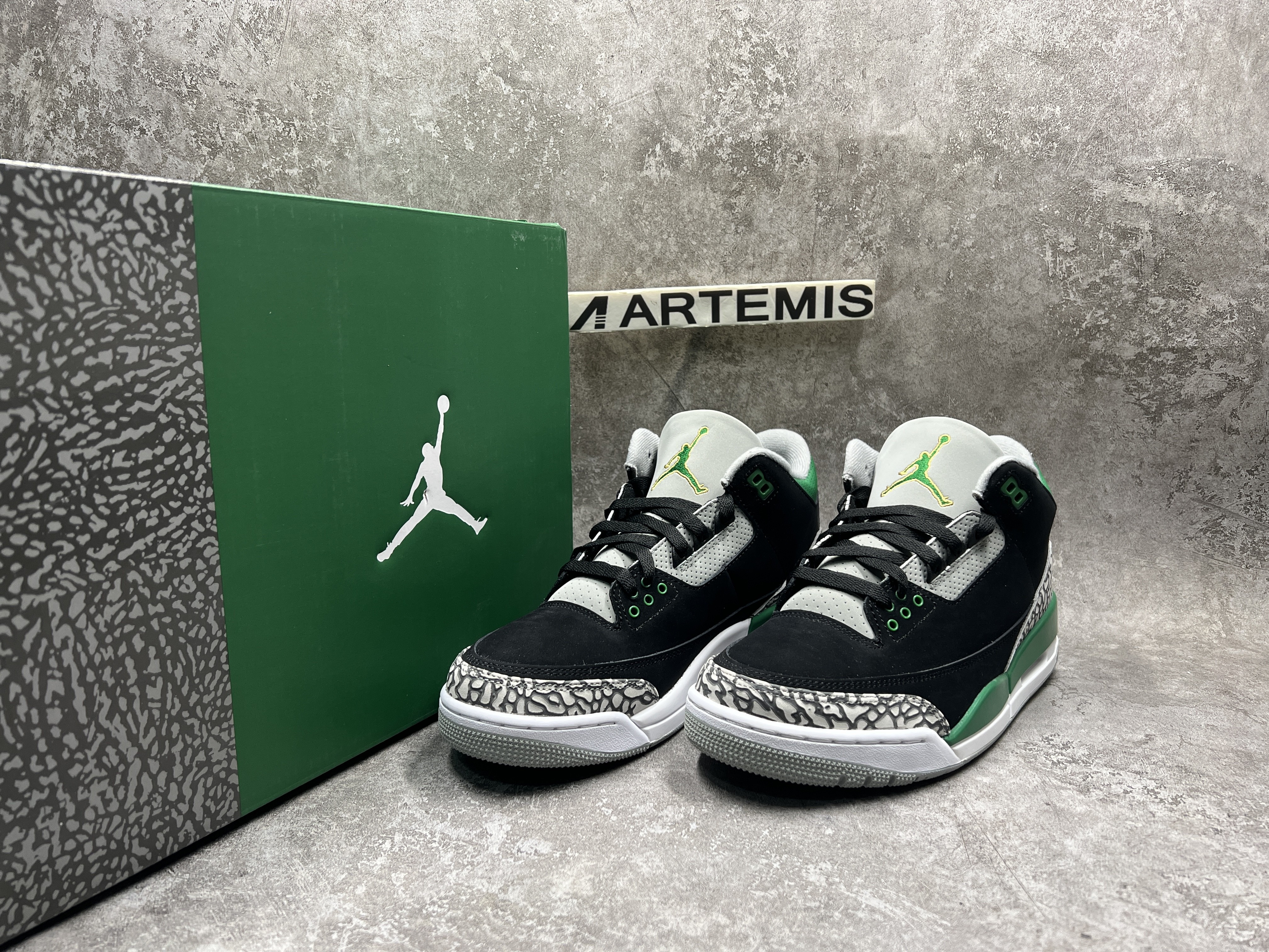 Air Jordan 3  Retro Pine Green