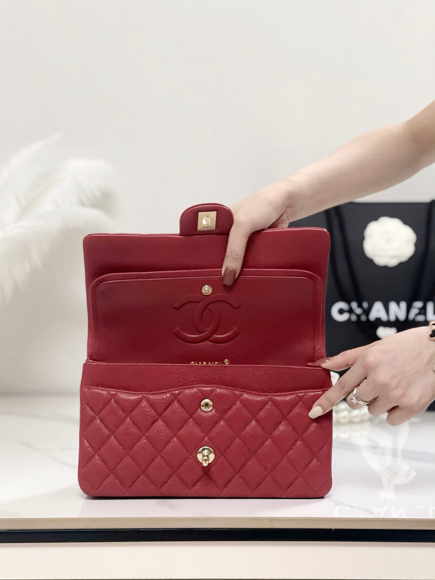 Ch*el classic handbag in grained litchi pattern calfskin & gold-tone metal 15.5 × 25.5 × 6.5 cm