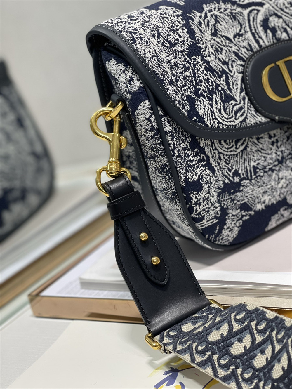 large D*or bobby bag oblique