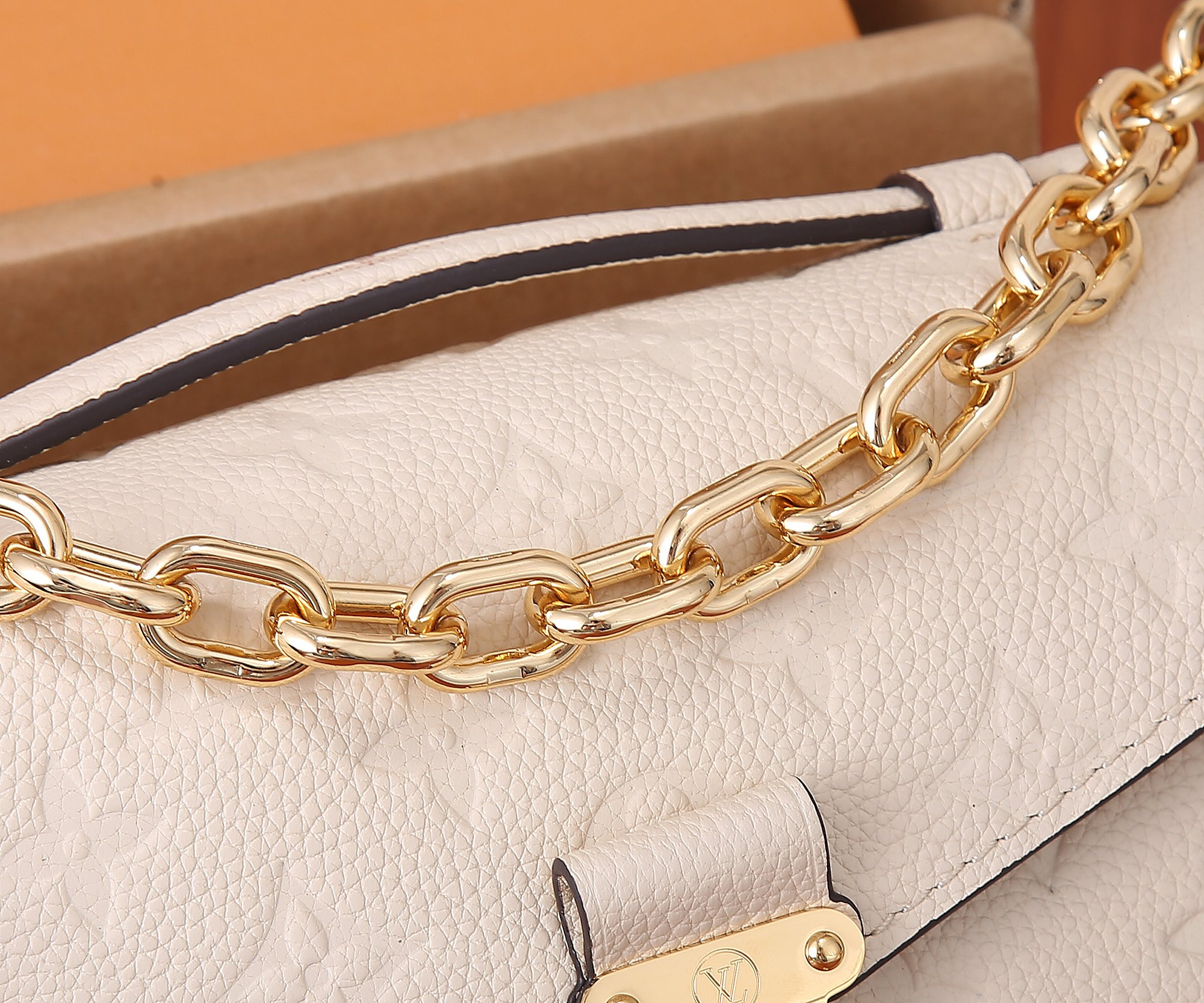 LV Pochette Métis East West M22942 21.5 x 13.5 x 6 cm