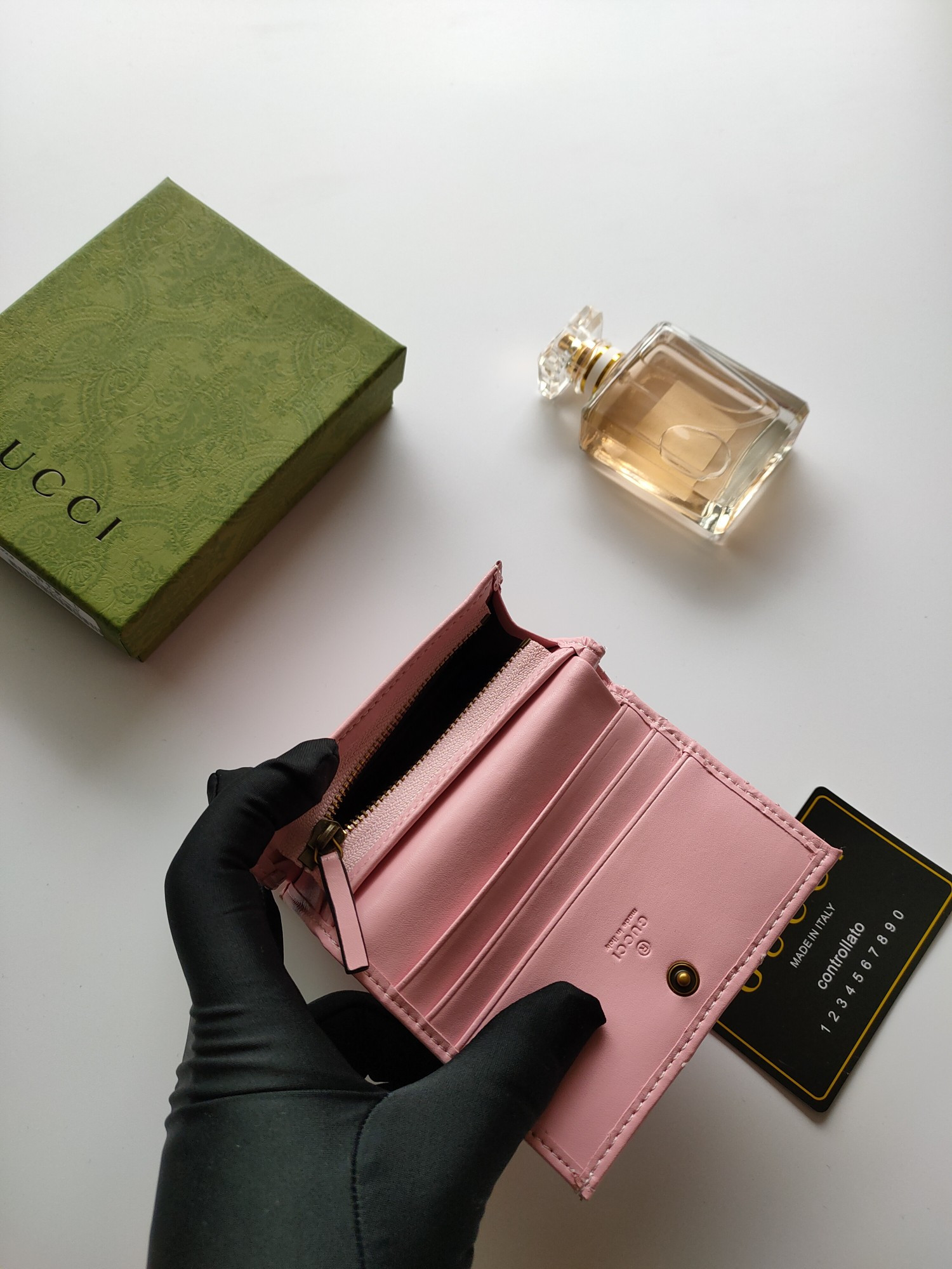 G*u*i gg  card case wallet