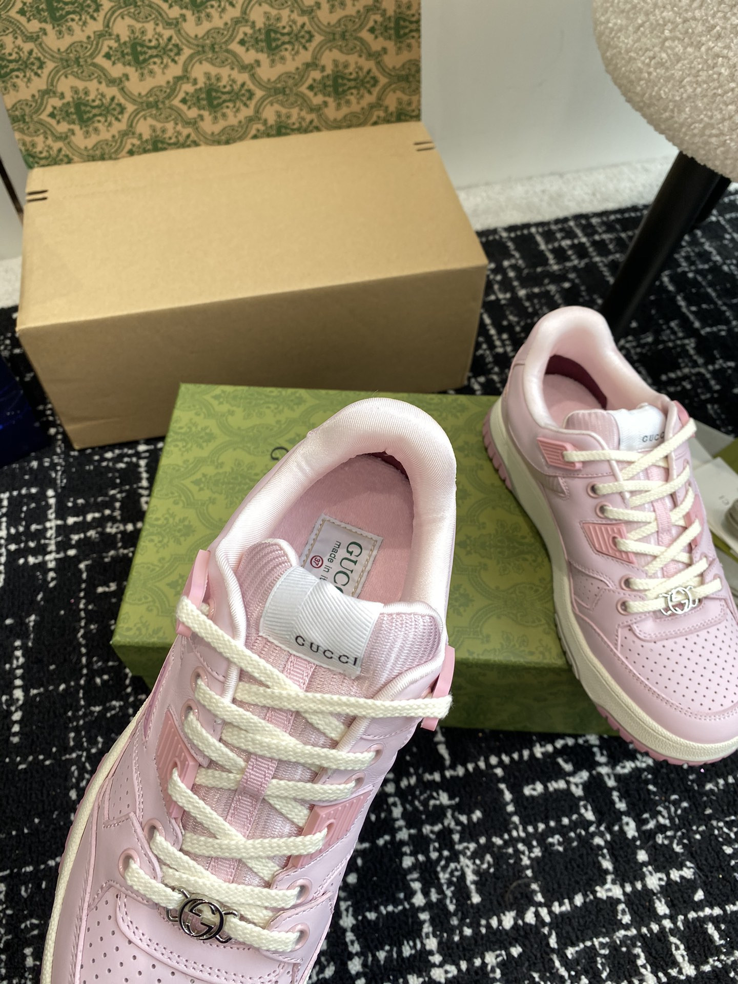 ua G*u*i low-top sneaker