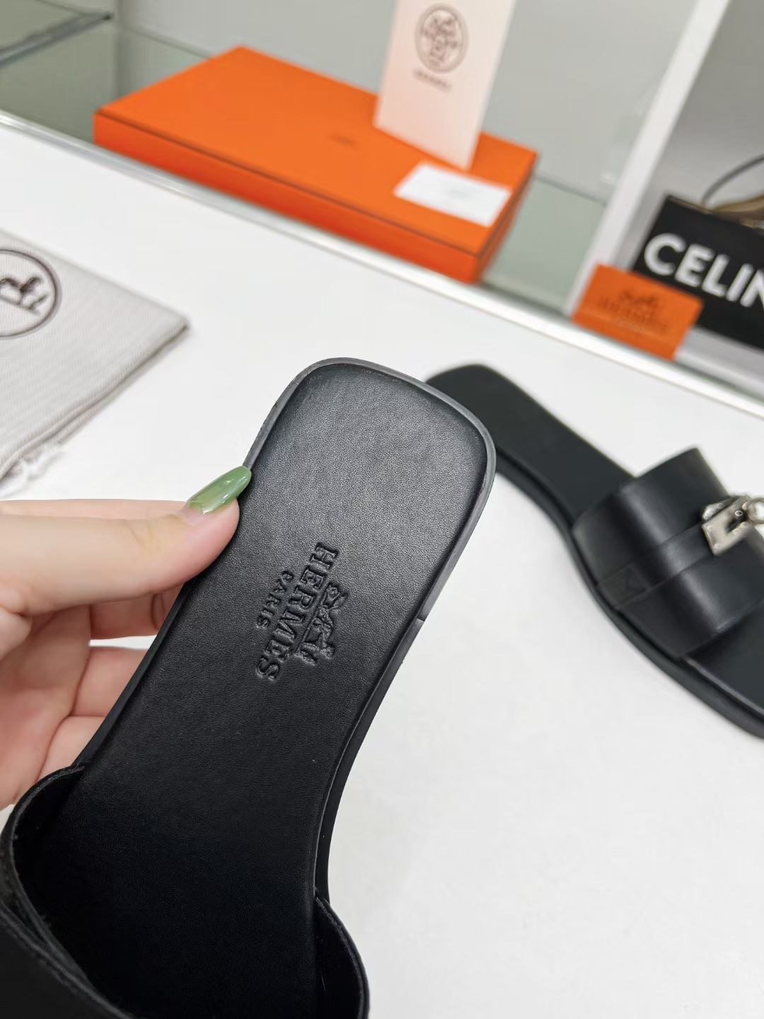 ua H**me5 giulia sandal