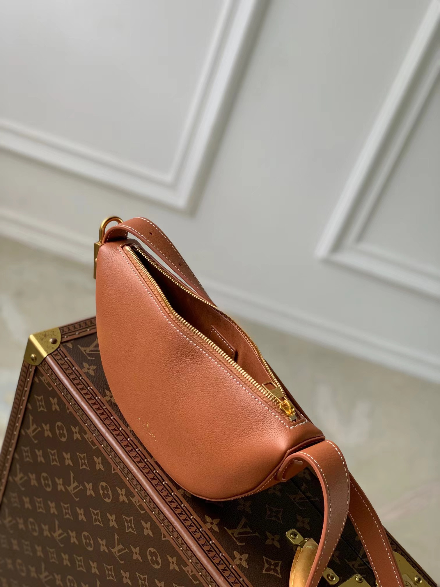 LV Low Key Bumbag M83546 28x13x5.5CM