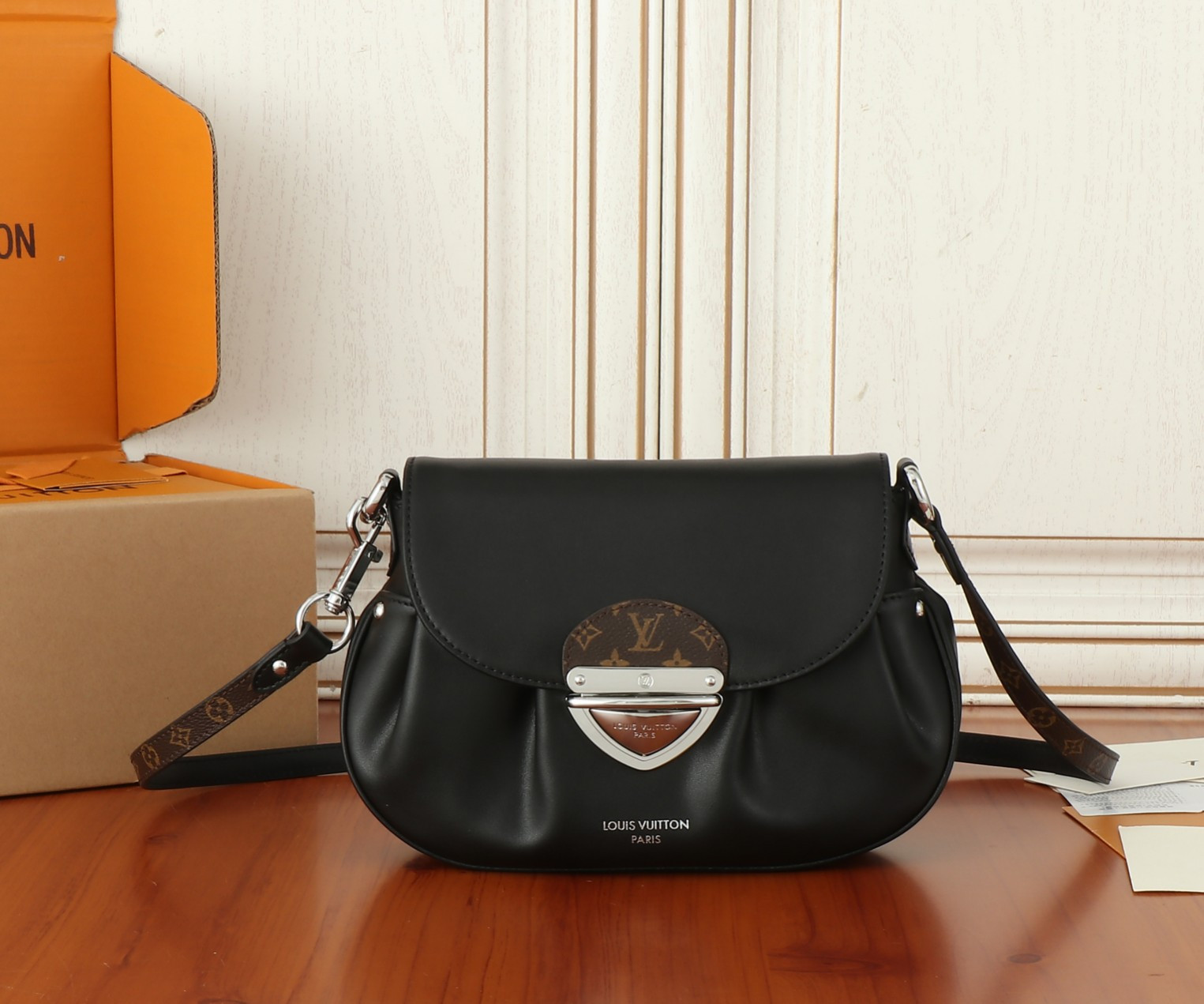 LV Sunset Vibe M12192 18 x 3 x 27 cm