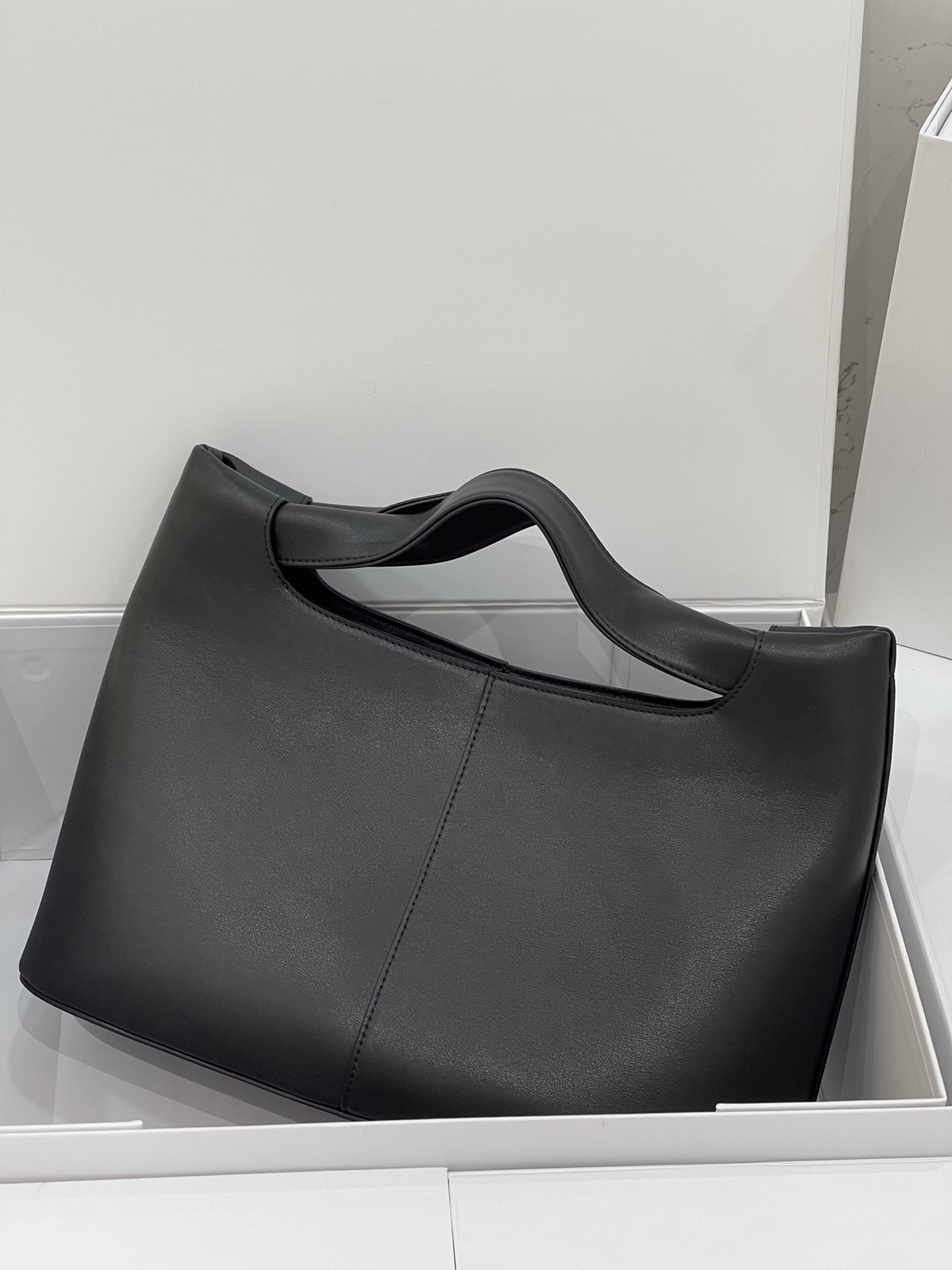 T*e R0w camdem  32x23x14cm