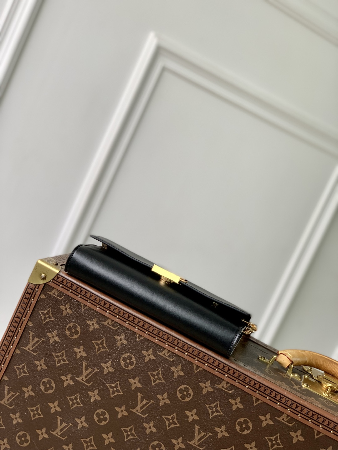 LV Wallet on Chain Capucines M12143 23 x 12 x 4 cm